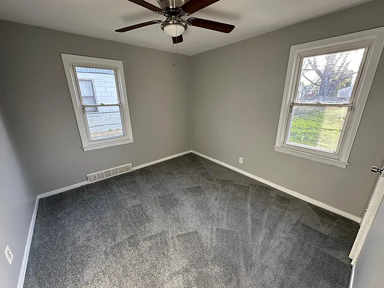 22829 Rosalind Ave — Photo 8