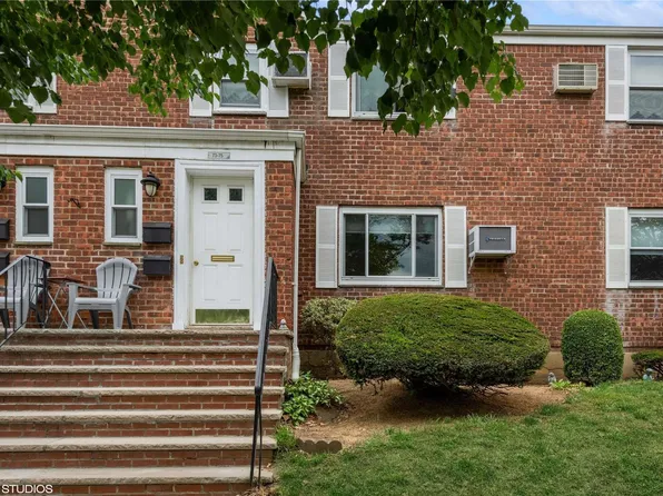 73-75 260 Street 1st Fl, Glen Oaks, NY 11004