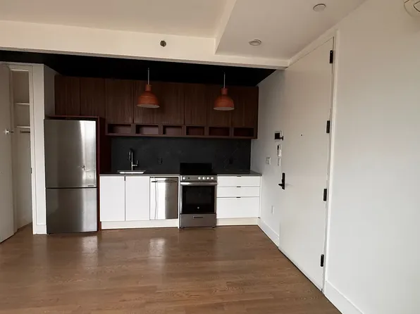 796 Lexington Avenue image 1 of 5
