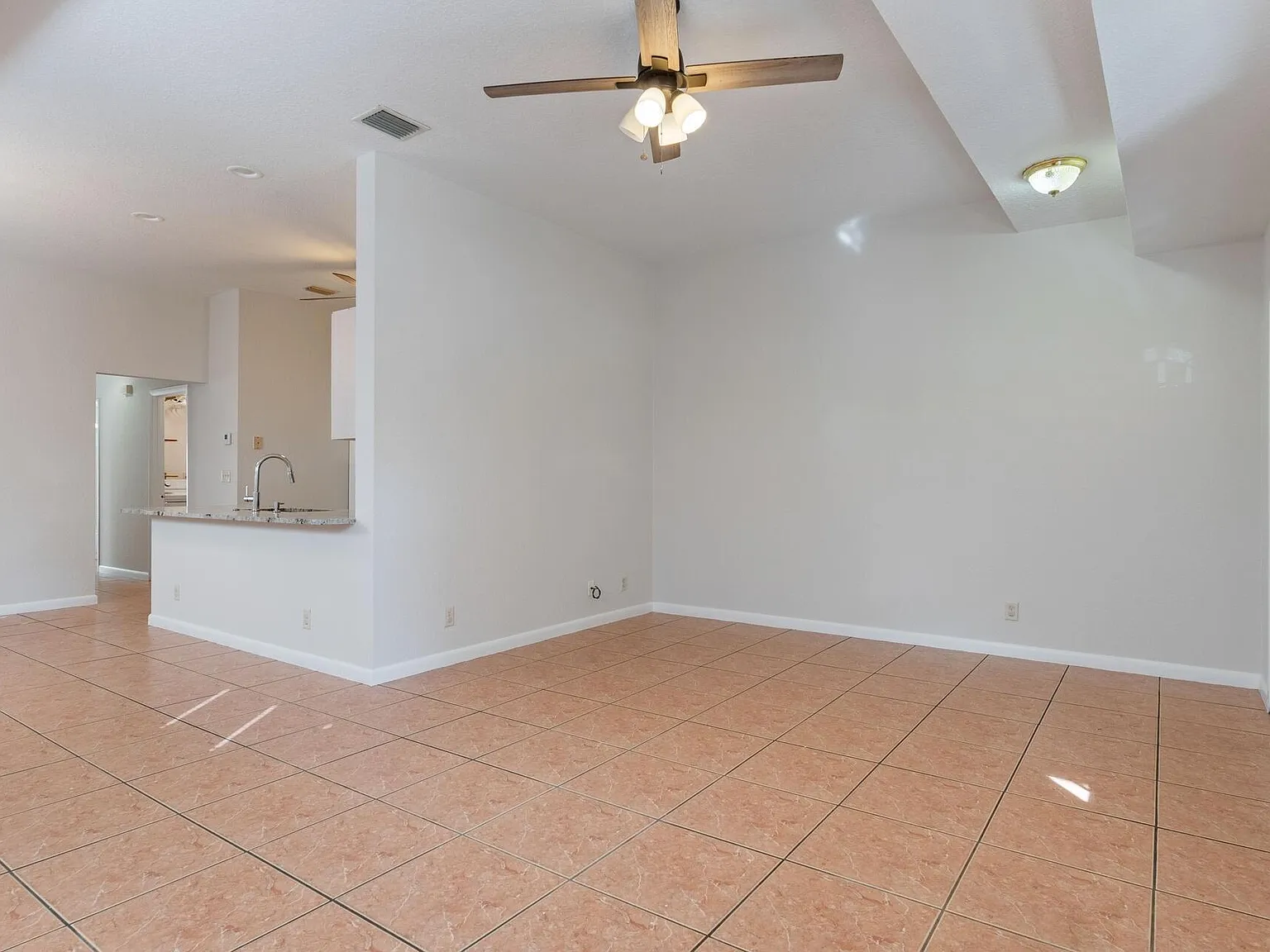 2 bed, 2.0 bath, 1220 sqft, $2,500 — Photo 2
