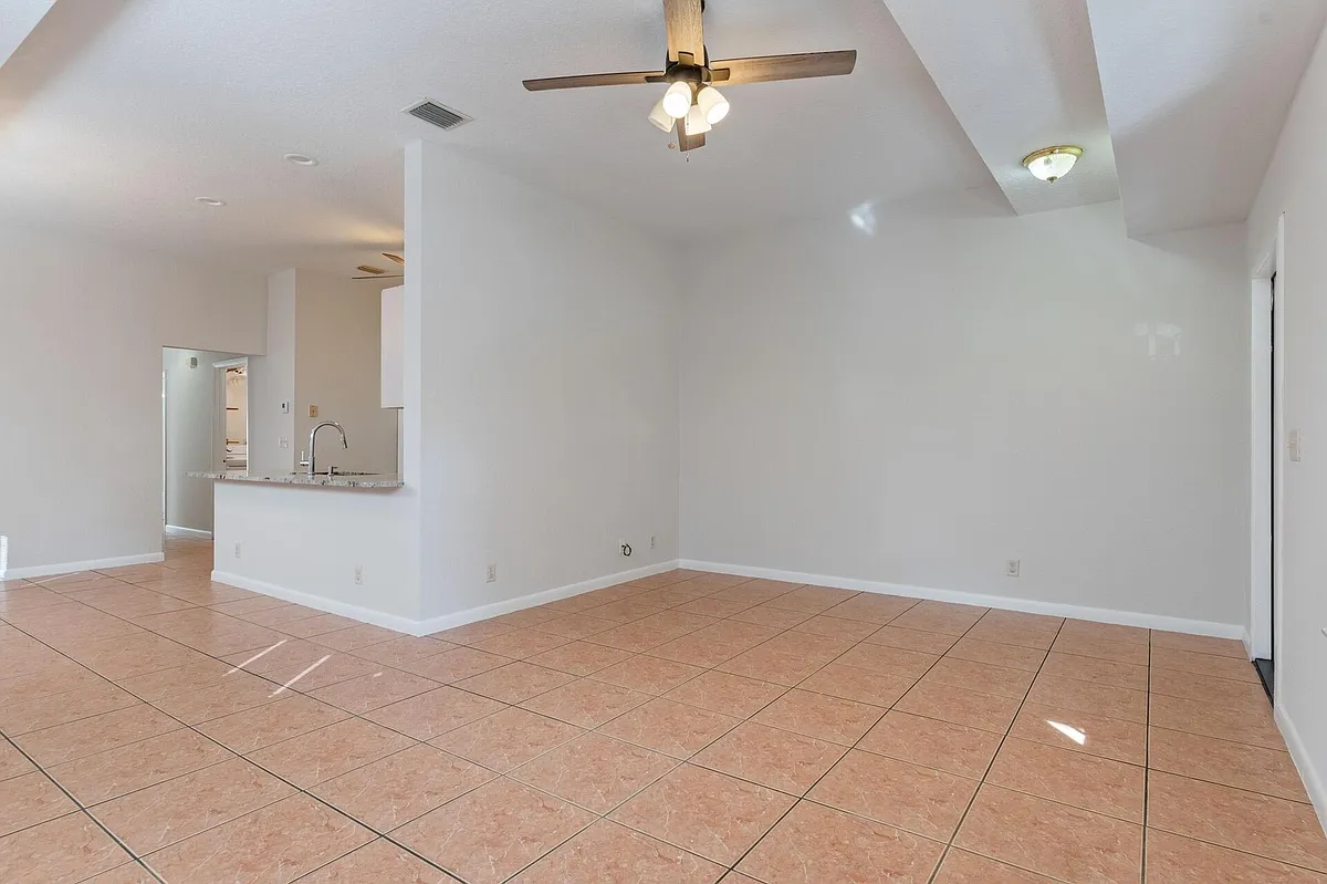 Building Photo - 623 N L St #1