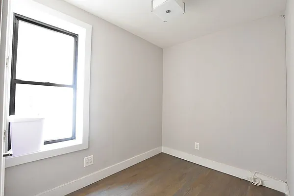 Rented by Clove Realty LLC | media 10