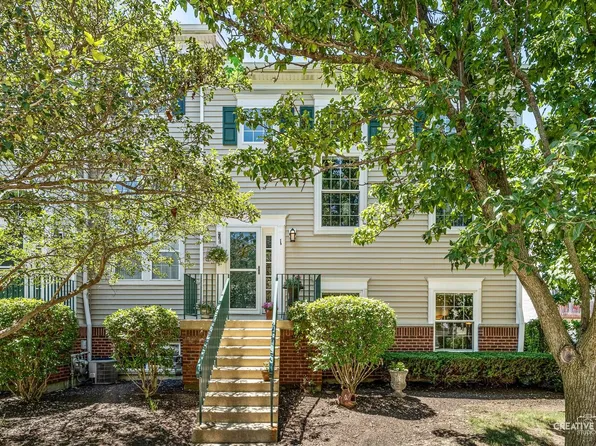 1096 Village Center Pkwy Unit 1, Aurora, IL 60506