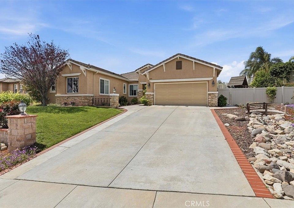 1st image of 41515 Grand View Dr