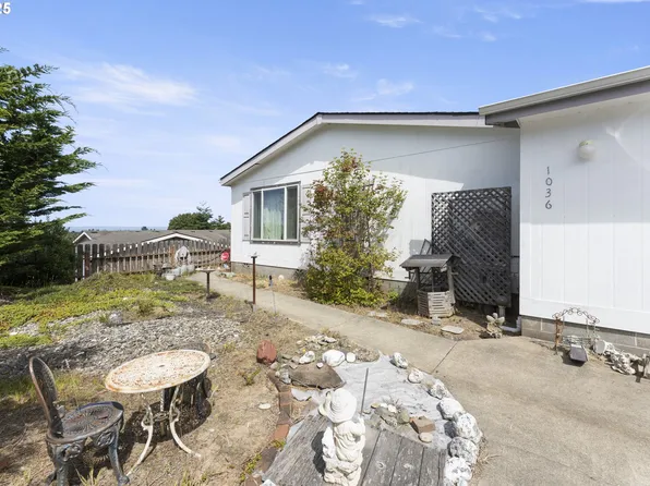 1036 Plymouth Ave, Coos Bay, OR 97420