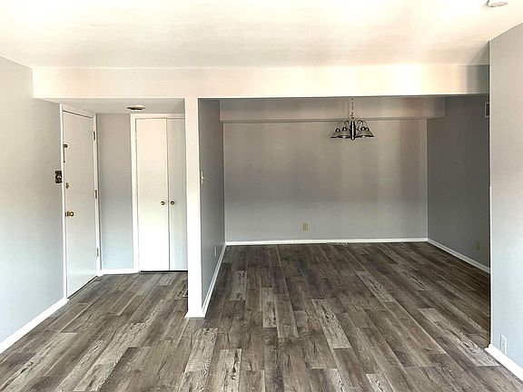 5th image of 10368 Forest Brook Ln APT B