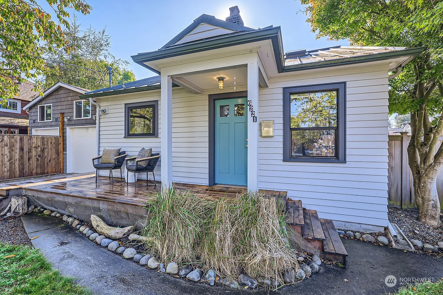 6221 SW Admiral Way photo 1