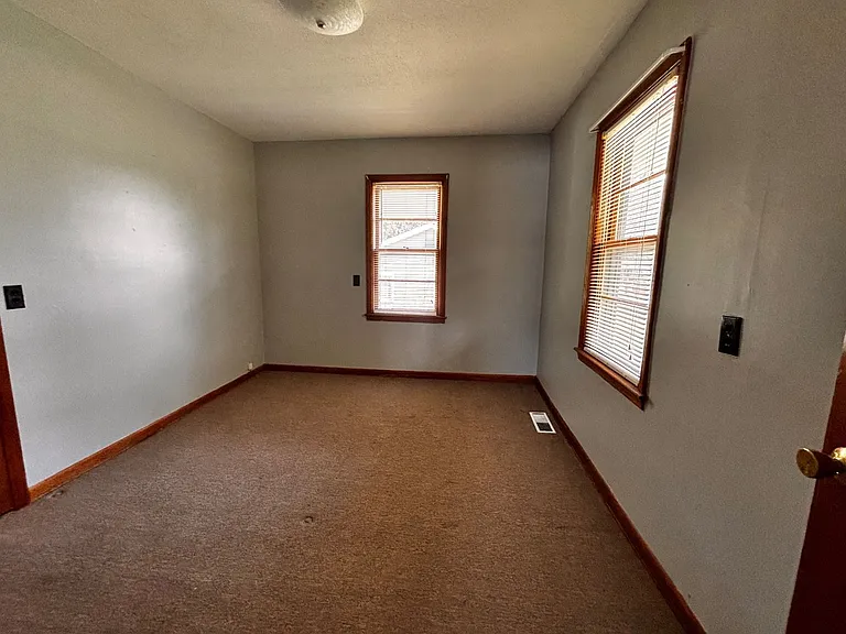 104 Meridith St — Photo 4