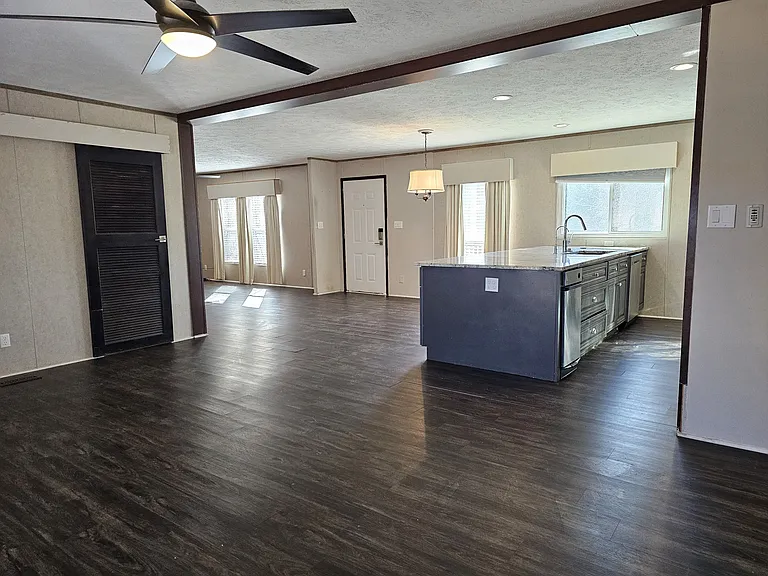 3434 Laguna Dr — Photo 7