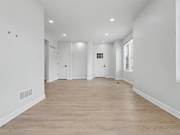 4th image of 458 Hague St Unit 3