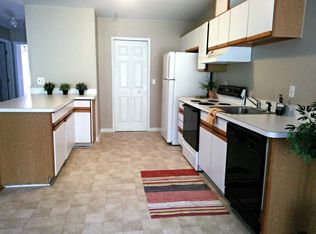 8716 Macomb St, Grosse Ile, MI 48138