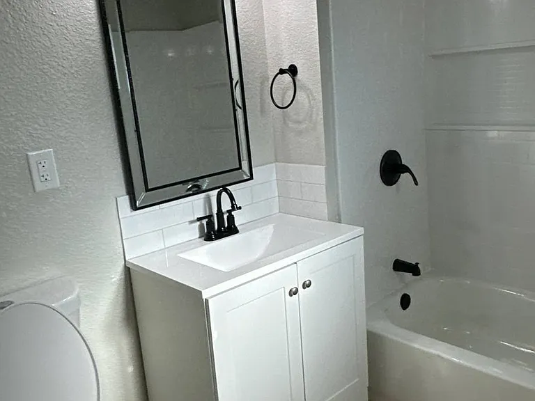 1161 Letts Ave #B — Photo 4