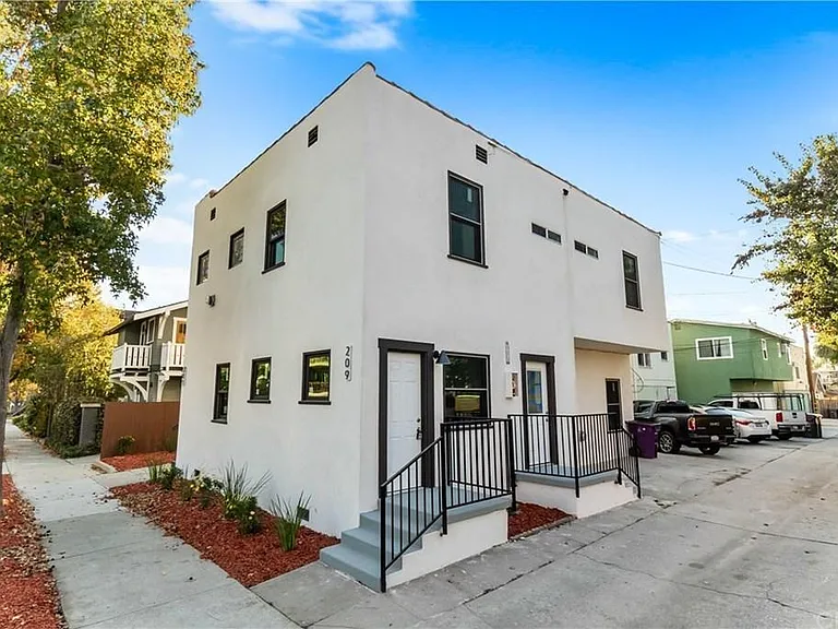 211 N Loma Ave — Photo 18