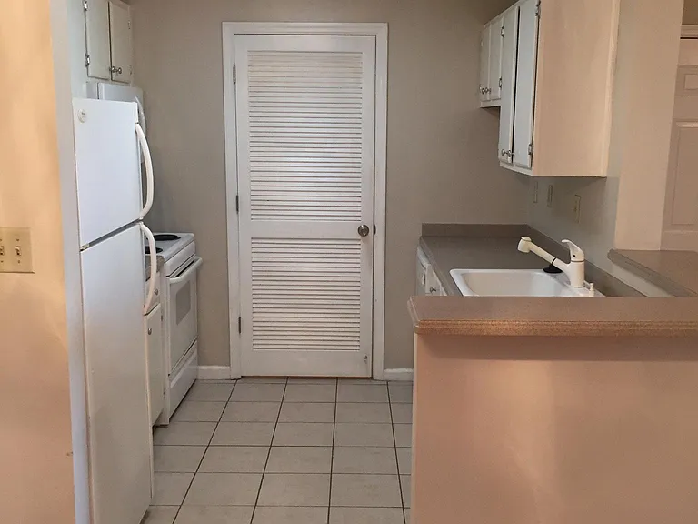 536 Granville Ct — Photo 9