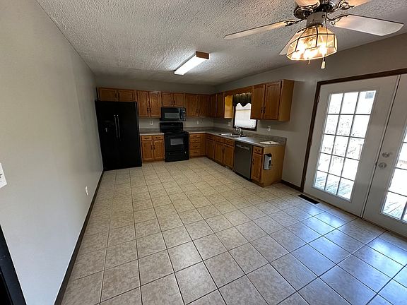 4th image of 215 River Rd