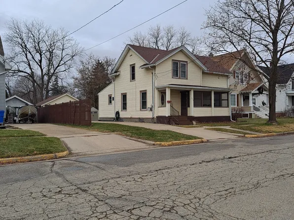 1012 S 10th St, Watertown, WI 53094