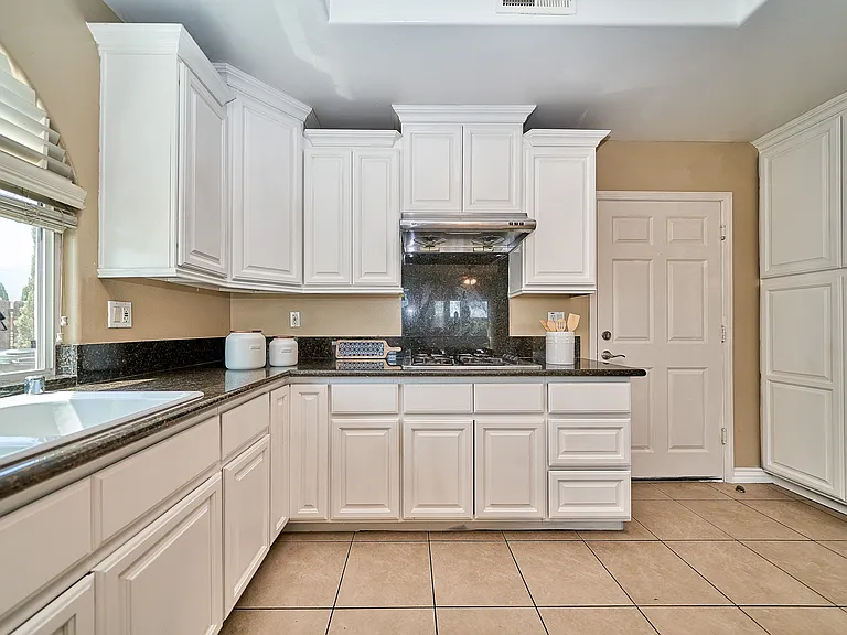 2577 Mountain Ave — Photo 20