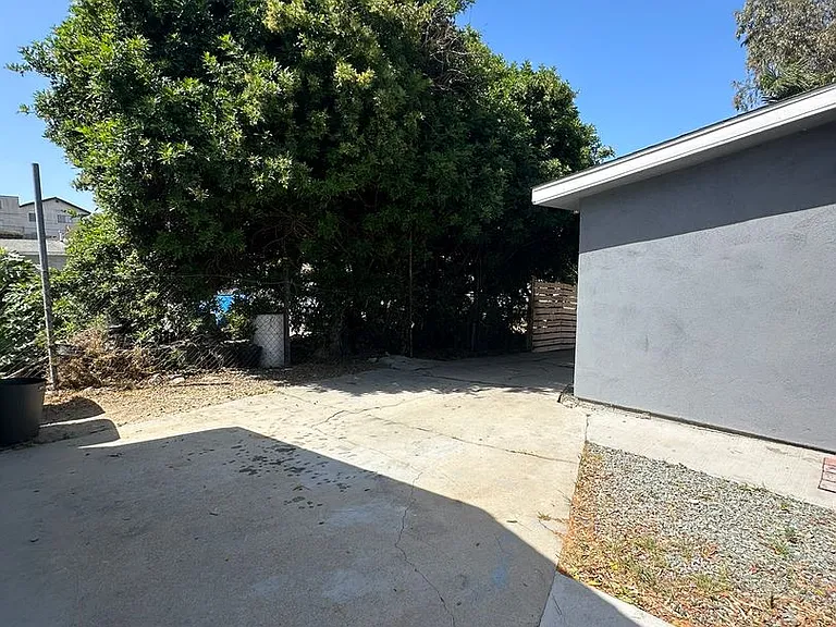 129 Norton Ave — Photo 42