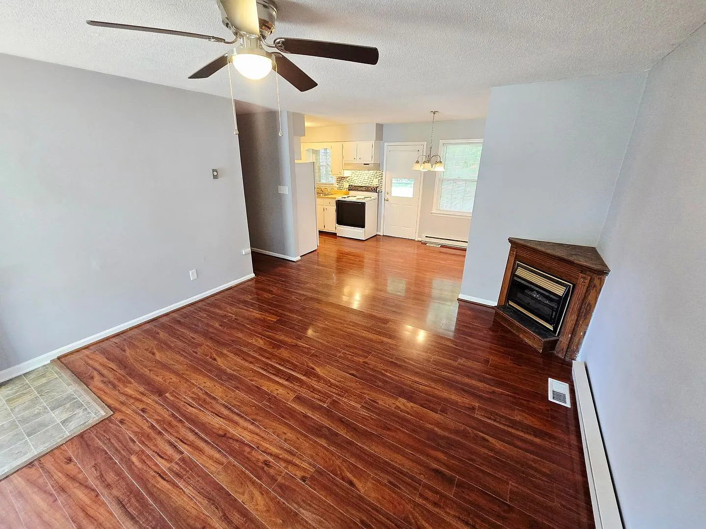 3 bed, 1.5 bath, 1068 sqft, $1,450 — Photo 4
