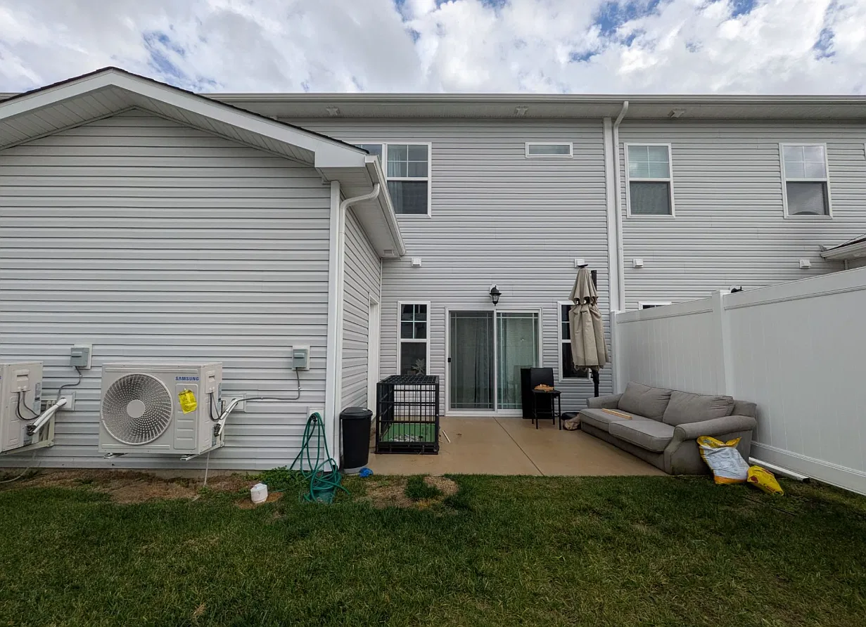 3 bed, 2.5 bath, 1642 sqft, $2,050 — Photo 2
