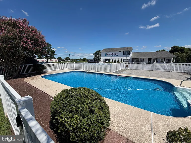 9005 Centreville Rd — Photo 2