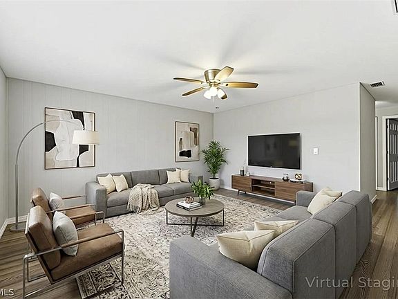4th image of 22375 Edgewater Dr APT 205