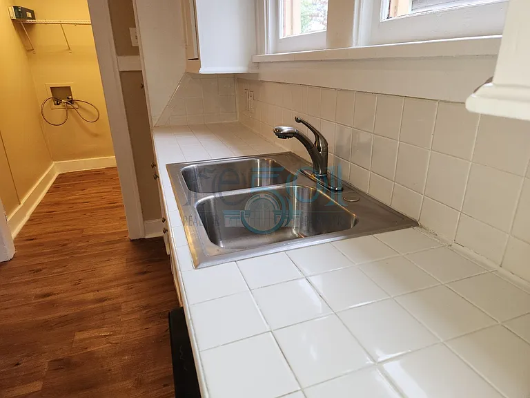119 N Monroe St — Photo 11