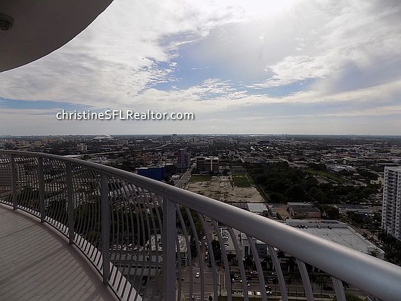 4th image of 1750 N Bayshore Dr APT 4015