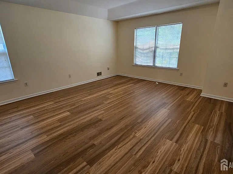 405 Cobblestone Ct — Photo 24