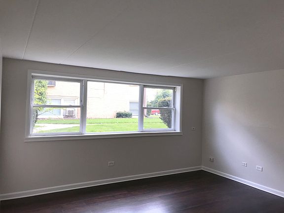 2nd image of 10931 S Lloyd Dr APT 1A