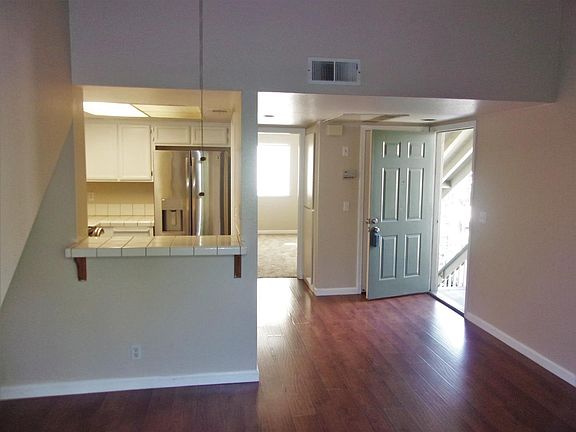 2nd image of 1084 Summershore Ct