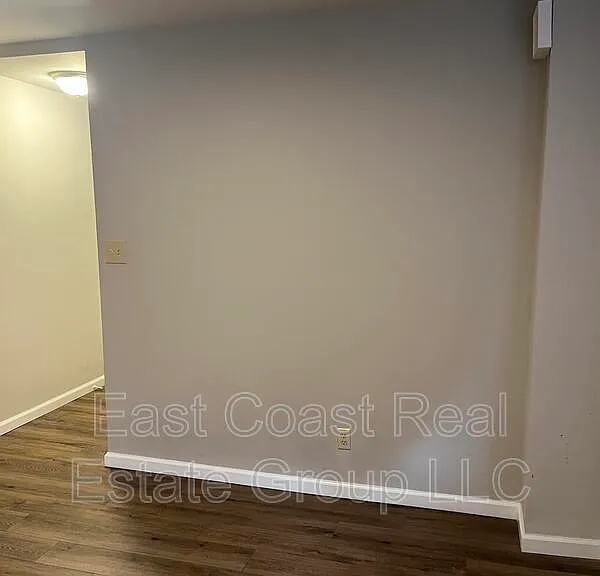 121 E Franklin St #2 — Photo 8