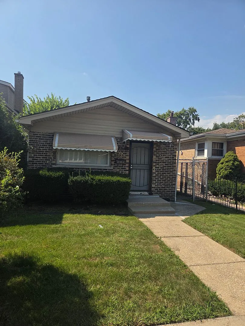 Spacious 5-Bedroom Raised Brick Ranch with Fenced Backyard — Photo 1