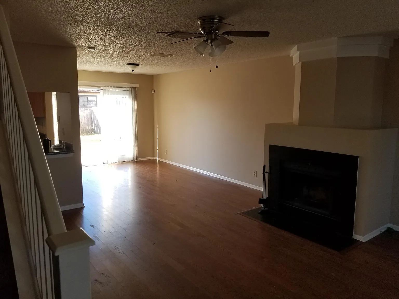 3 bed, 2.5 bath, 1582 sqft, $1,795 — Photo 2