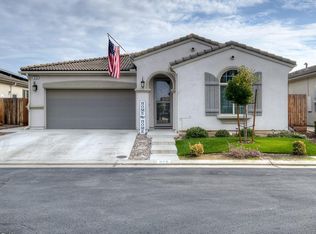 979 Skylar Ln, Clovis, CA