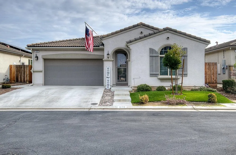 979 Skylar Ln photo 1