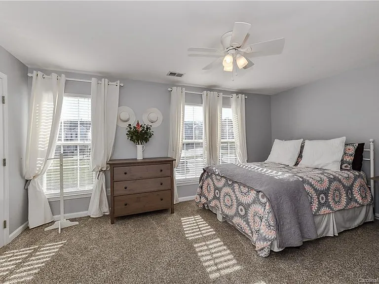2151 Lake Breeze Ln — Photo 11