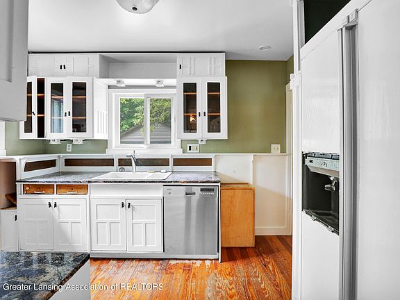 5th image of 325 N Fairview Ave