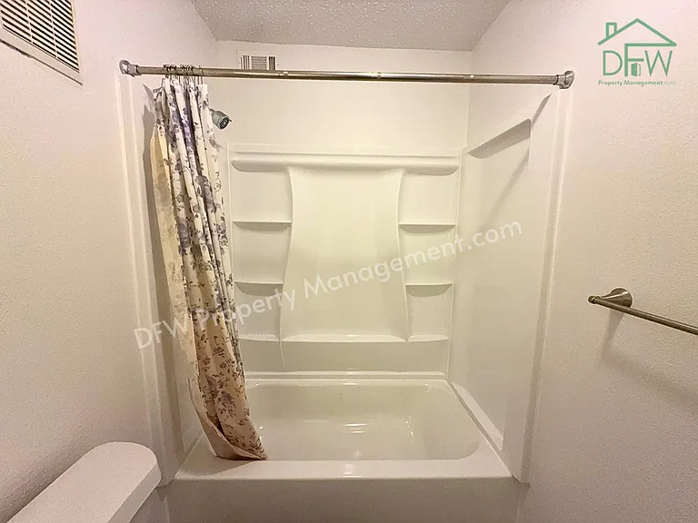 2613 Amherst Ct — Photo 8