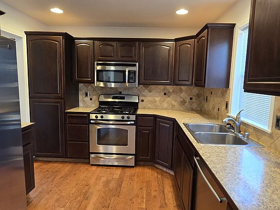 4th image of 705 S Whipple Ln