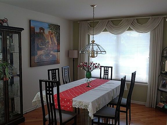 4th image of 1340 Newcastle Ln
