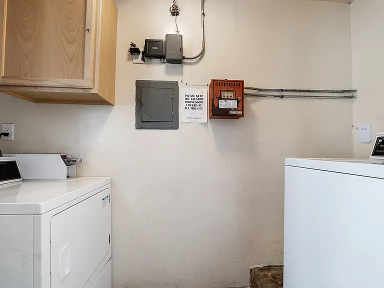 1729 E 15th St #4 — Photo 12