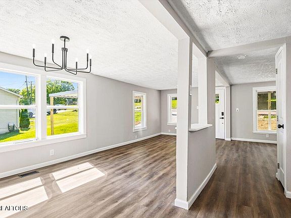 5th image of 404 Sharp Ln