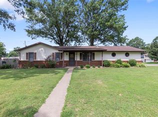 201 Forest Dr, Scott City, MO 63780