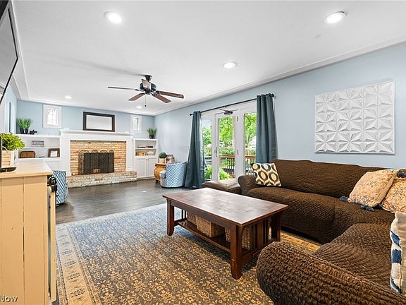3rd image of 1006 Dominion Dr