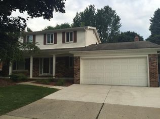 5644 Cliffside Dr, Troy, MI 48085