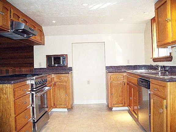 5th image of 10145 Surrey Pl