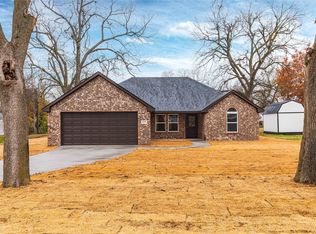 605 N Poplar St, Leonard, TX 75452