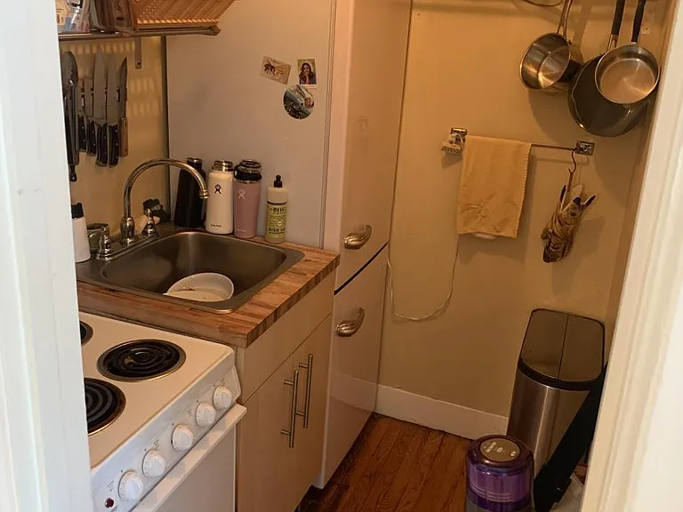 137 E Chestnut St #8 — Photo 9