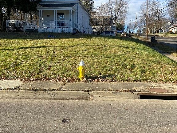 2nd image of 908 East Ave